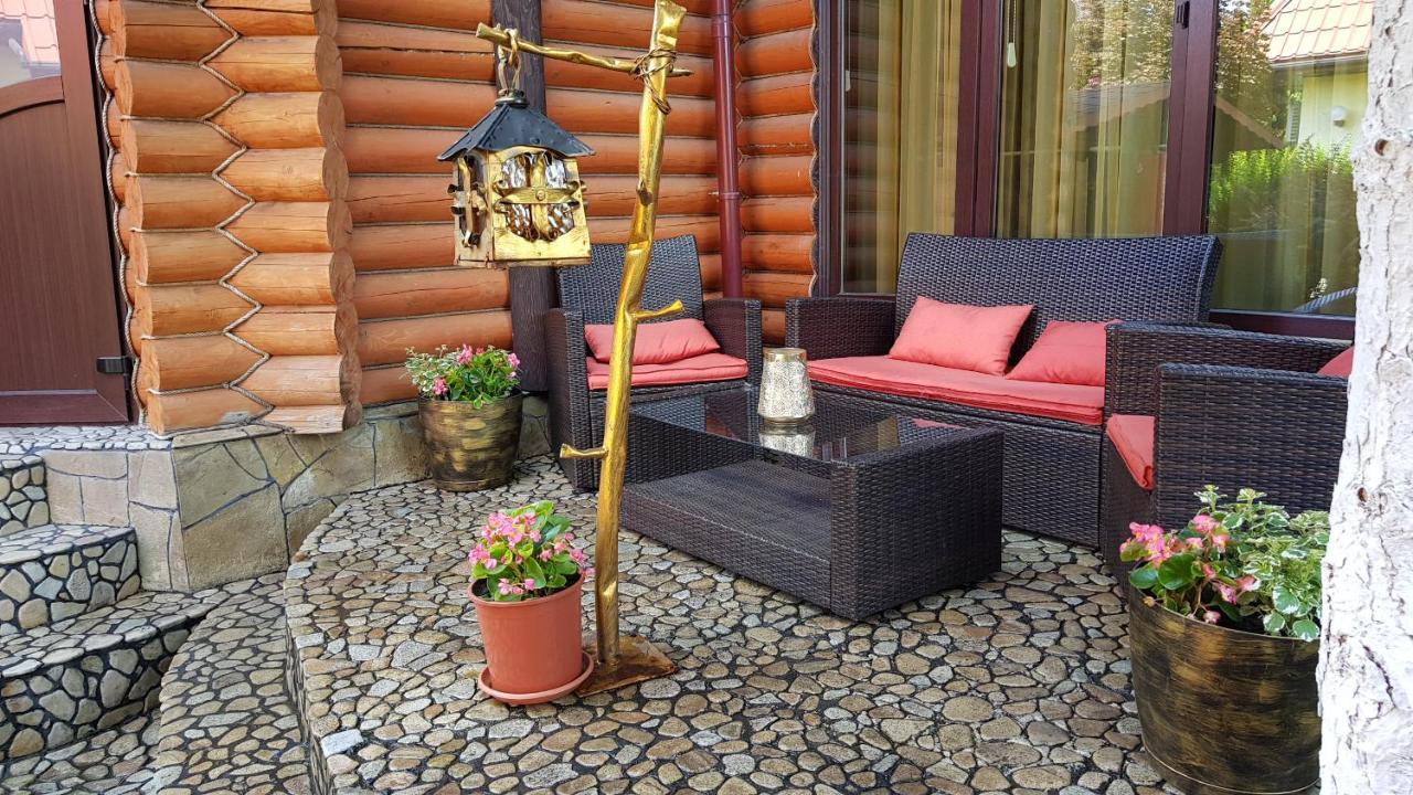 Luxury Apartments With Pool And Sauna In The Villa Csernyivci Kültér fotó