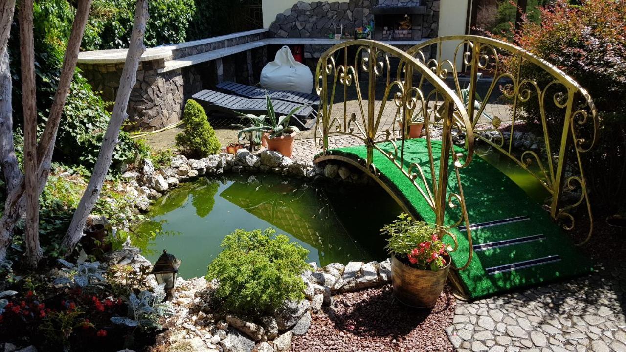 Luxury Apartments With Pool And Sauna In The Villa Csernyivci Kültér fotó