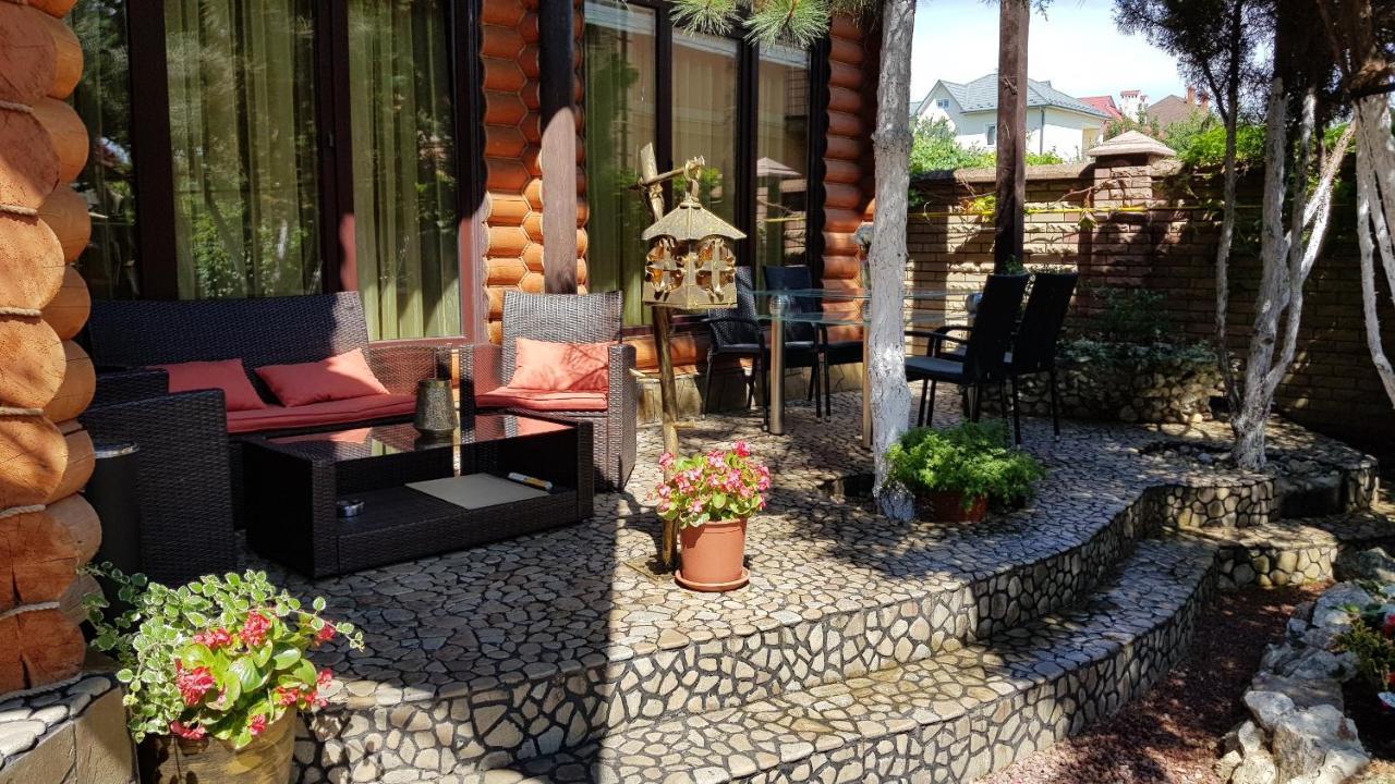 Luxury Apartments With Pool And Sauna In The Villa Csernyivci Kültér fotó
