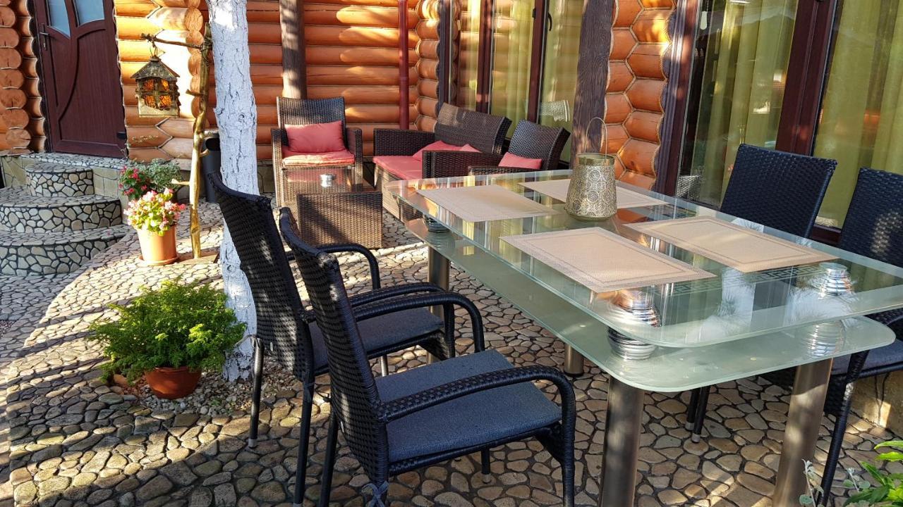 Luxury Apartments With Pool And Sauna In The Villa Csernyivci Kültér fotó