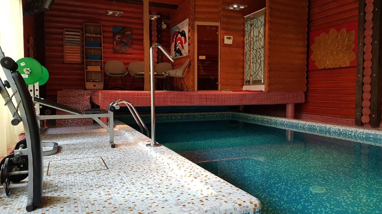 Luxury Apartments With Pool And Sauna In The Villa Csernyivci Kültér fotó
