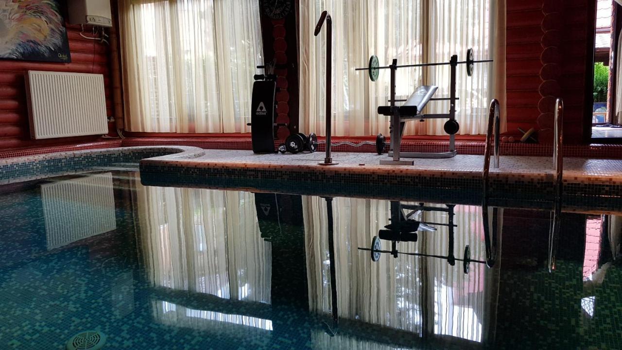 Luxury Apartments With Pool And Sauna In The Villa Csernyivci Kültér fotó
