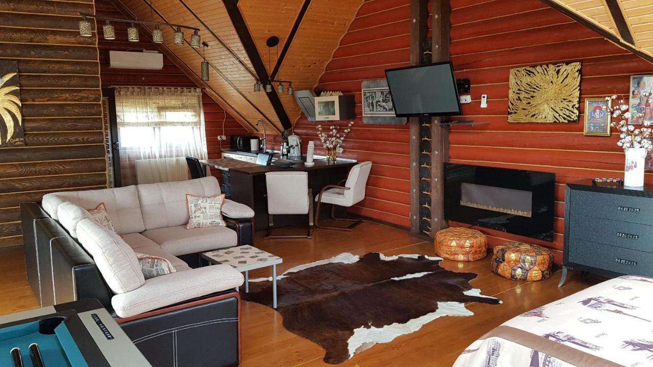 Luxury Apartments With Pool And Sauna In The Villa Csernyivci Kültér fotó