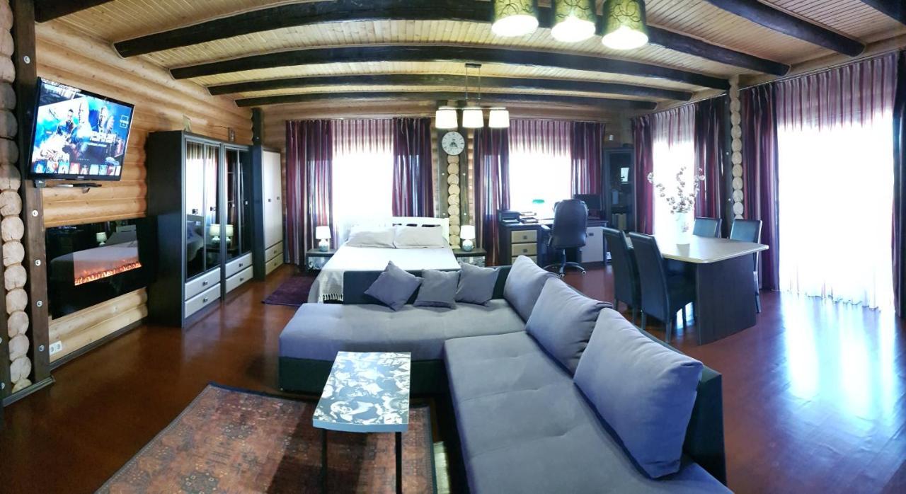 Luxury Apartments With Pool And Sauna In The Villa Csernyivci Kültér fotó