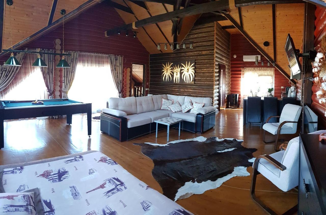 Luxury Apartments With Pool And Sauna In The Villa Csernyivci Kültér fotó