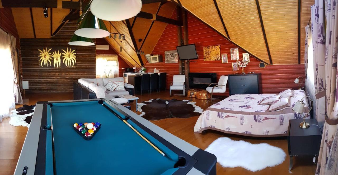 Luxury Apartments With Pool And Sauna In The Villa Csernyivci Kültér fotó