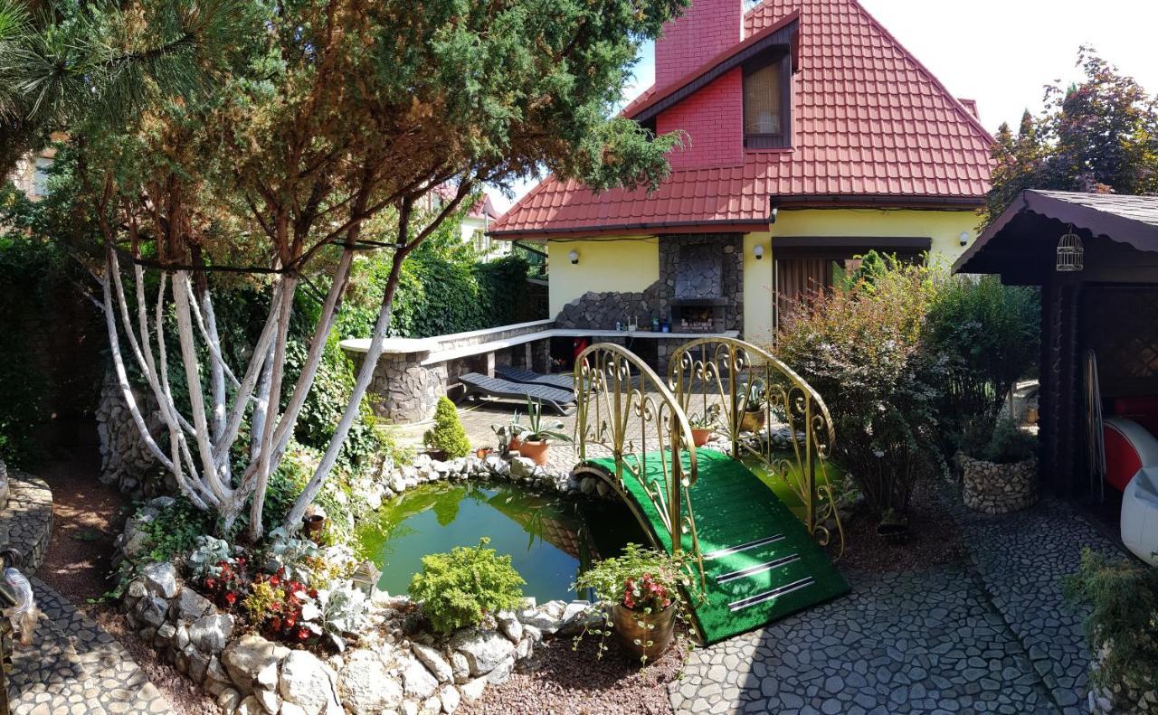 Luxury Apartments With Pool And Sauna In The Villa Csernyivci Kültér fotó