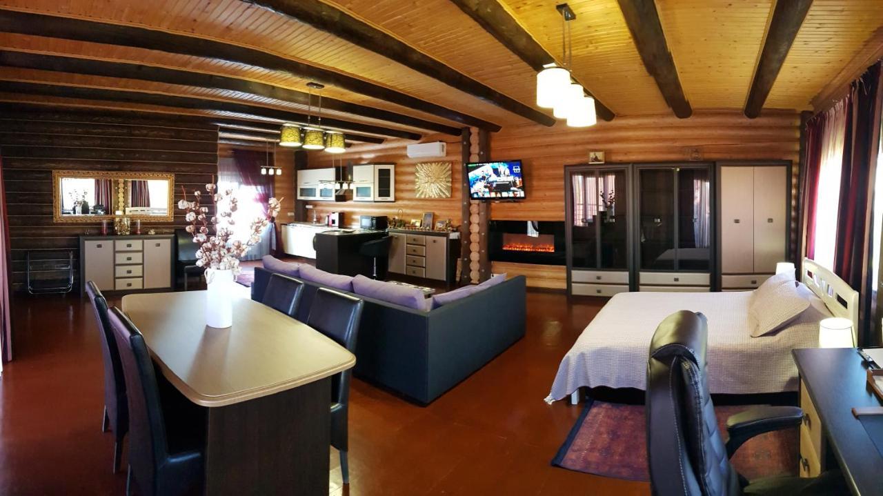 Luxury Apartments With Pool And Sauna In The Villa Csernyivci Kültér fotó