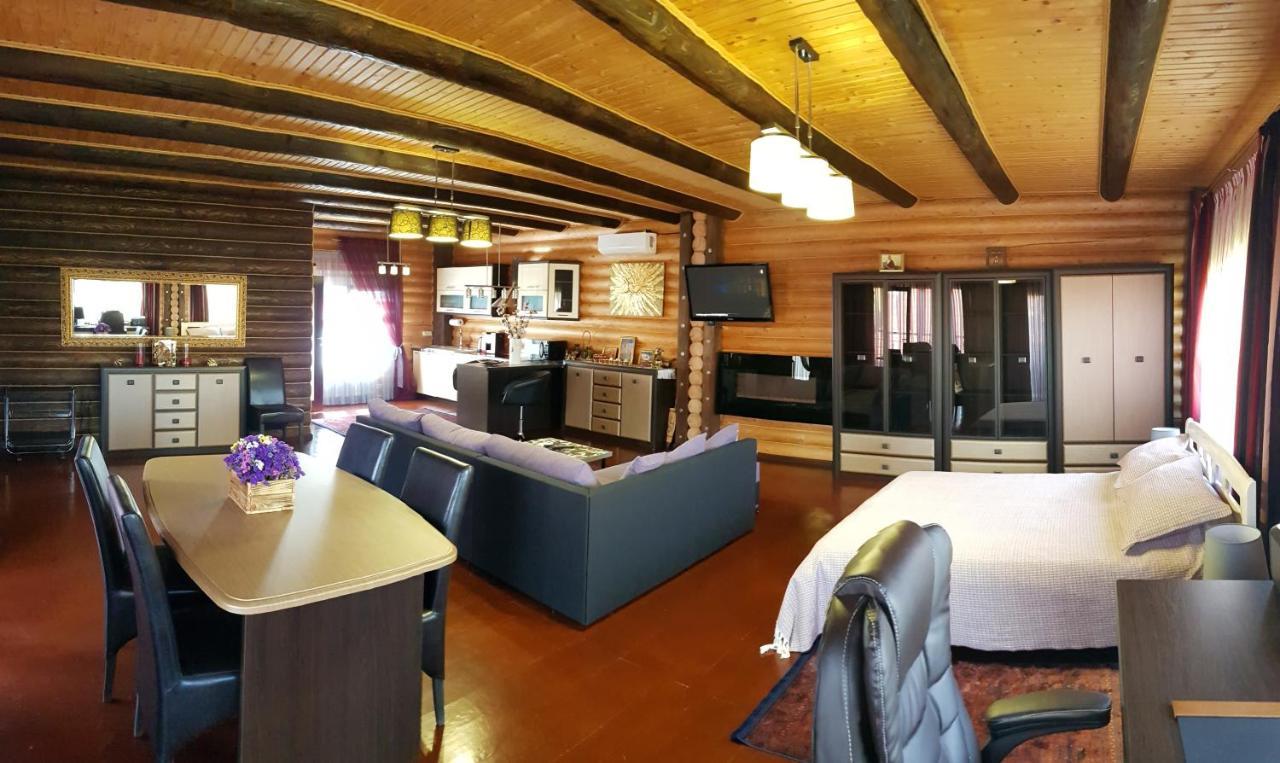 Luxury Apartments With Pool And Sauna In The Villa Csernyivci Kültér fotó