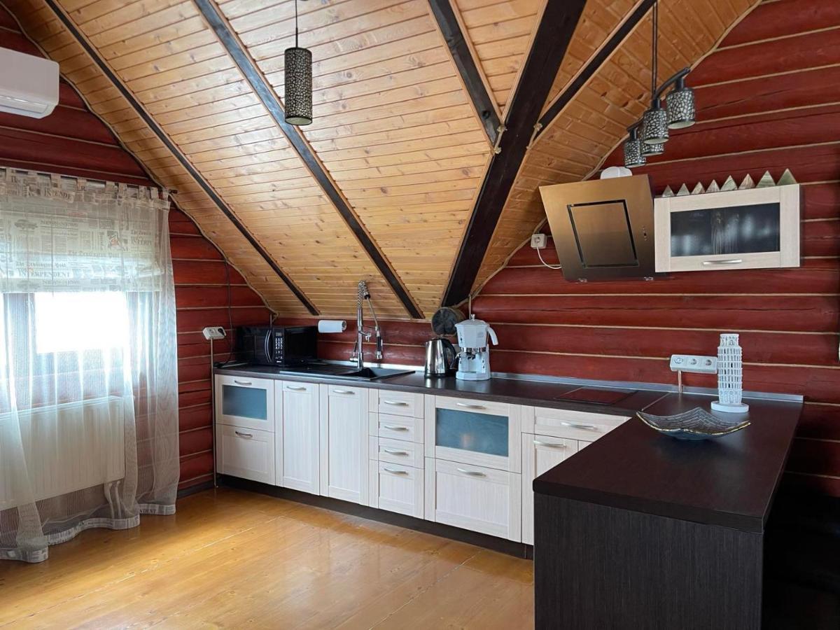 Luxury Apartments With Pool And Sauna In The Villa Csernyivci Kültér fotó