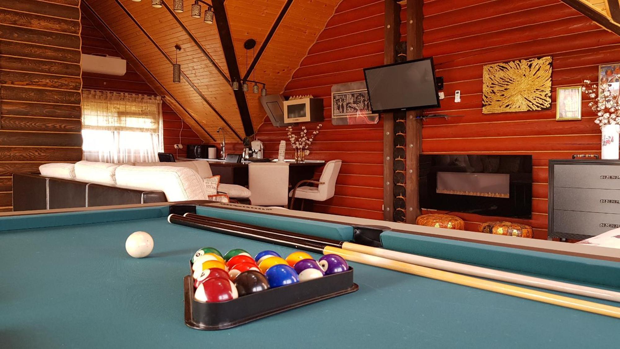 Luxury Apartments With Pool And Sauna In The Villa Csernyivci Szoba fotó